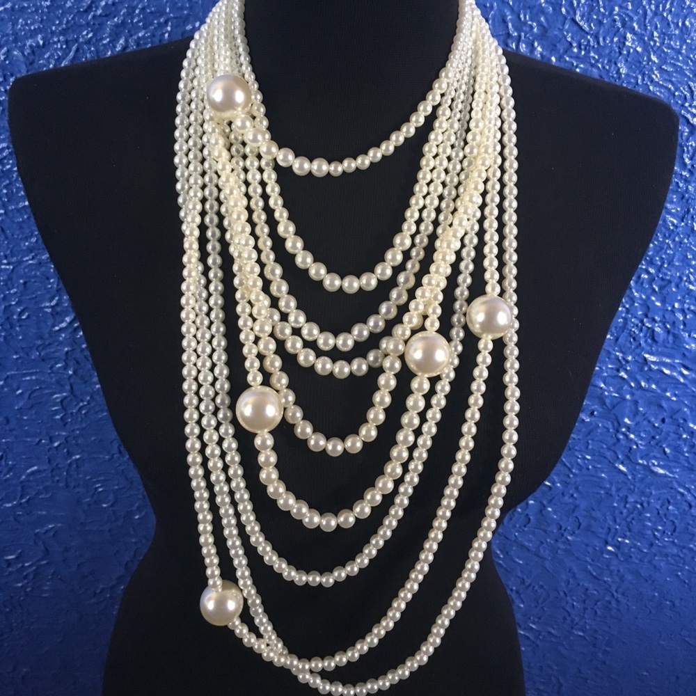 Pearl Necklace Set.
